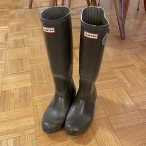 Tall Hunter Rain boots - mildly used, like new!